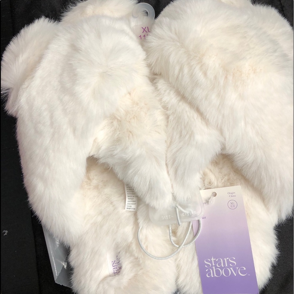 Women’s slippers size 9-10 (large)